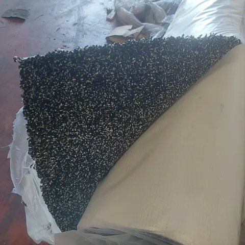 ROLL OF QUALITY STS HERITAGE LUXURY CARPET - APPROXIMATELY 2.78 x 5m