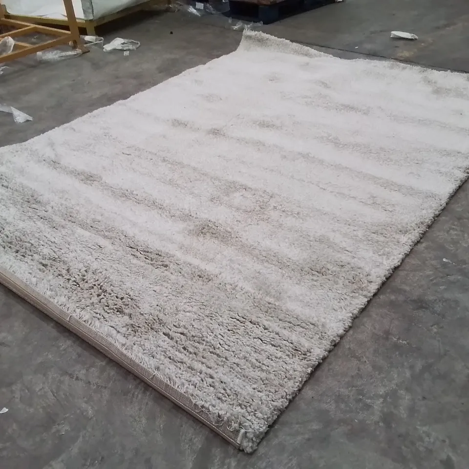 QUALITY DESIGNER AREA RUG - APPROXIMATELY 290X210CM