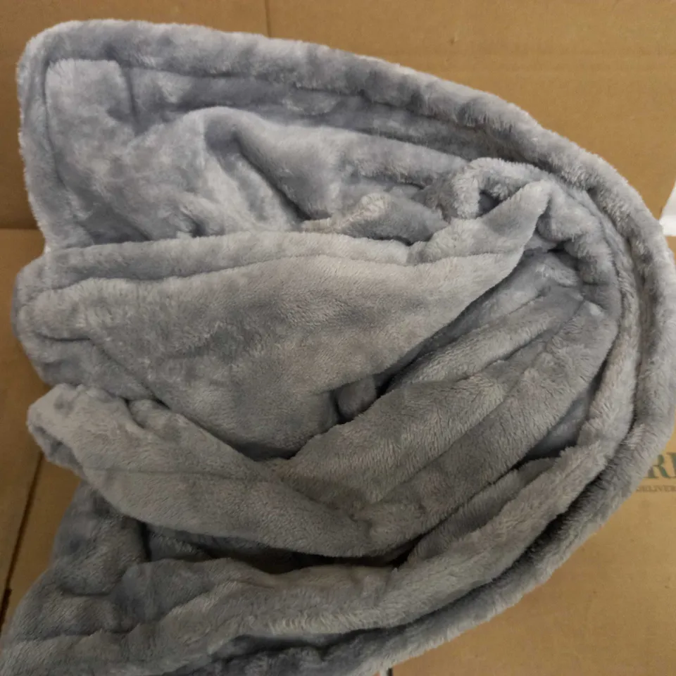 TWO HOMEDICS COMFORT PRO CORDLESS HEATED THROW