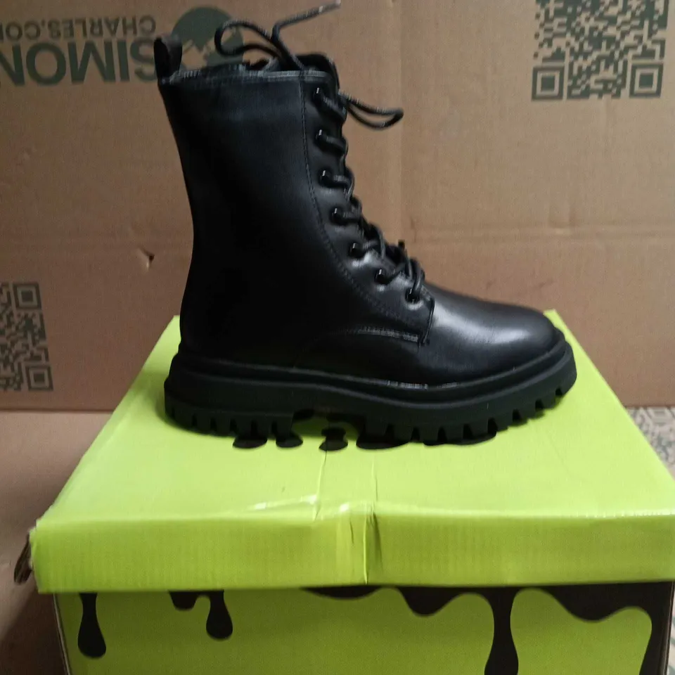 KOI KIDZ MAGIC DREAMERS LACE UP BOOTS BLACK SIZE 2