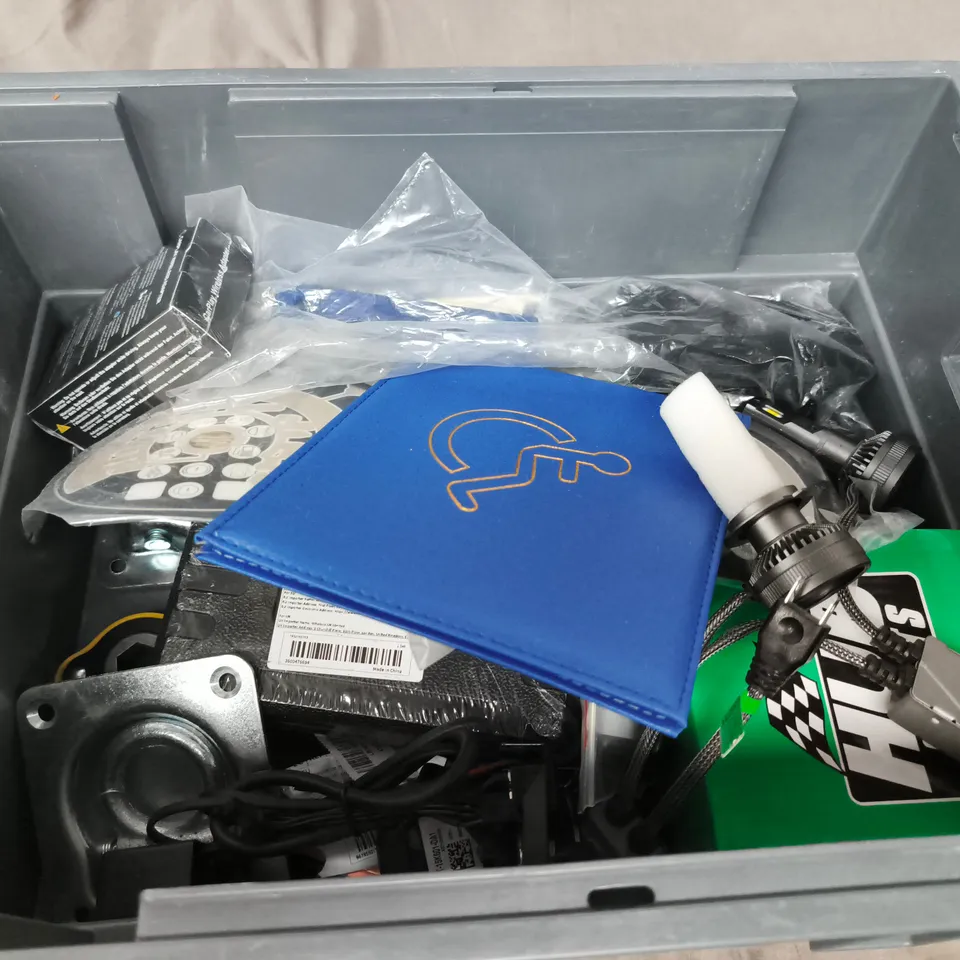 APPROXIMATELY 12 ASSORTED VEHICLE PARTS & ACCESORIES 