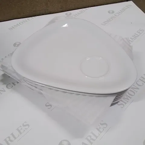 BOX CONTAINING 12 PORCELAIN TRIANGLE GOURMET PLATES 28CM