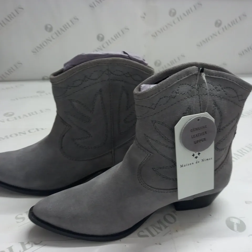 MAISON DE NIMES WESTERN STYLE BOOTS IN GREY - 6