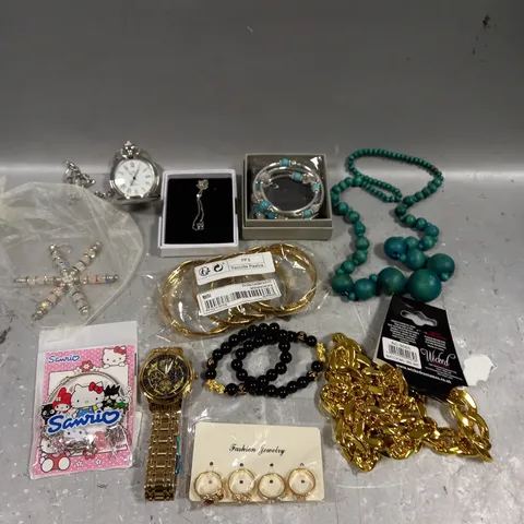 APPROXIMATELY 30 ASSORTED JEWELLERY/COSTUME JEWELLERY PRODUCTS TO INCLUDE POCKET WATCH, BRACELETS, NECKLACES ETC 