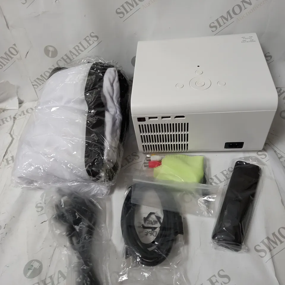 BIG ASUO NATIVE 1080P MINI PROJECTOR