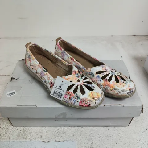 SHOE TREE COMFORT FLORAL SLIP-ON SHOES – UK 3 