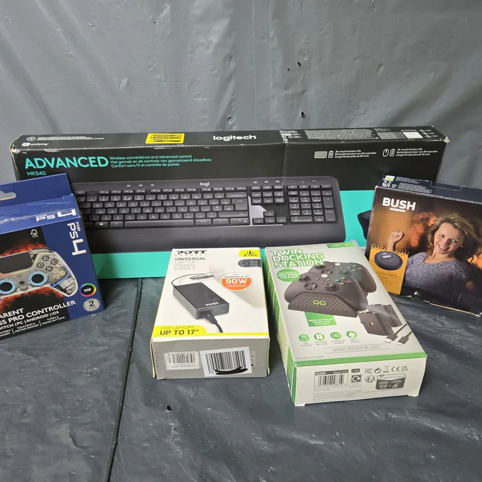 APPROXIMATELY 15 ASSORTED ITEMS TO INCLUDE LOGITECH ADVANCED MK540, TRANSPARENT WIRELESS PRO CONTROLLER PS4, PORT CONNECT LAPTOP POWER SUPPLY, ETC