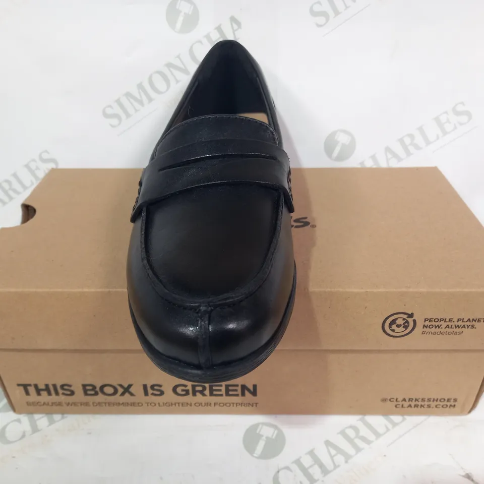 BOXED PAIR OF CLARKS HAMBLE LOAFERS IN BLACK UK SIZE 3.5