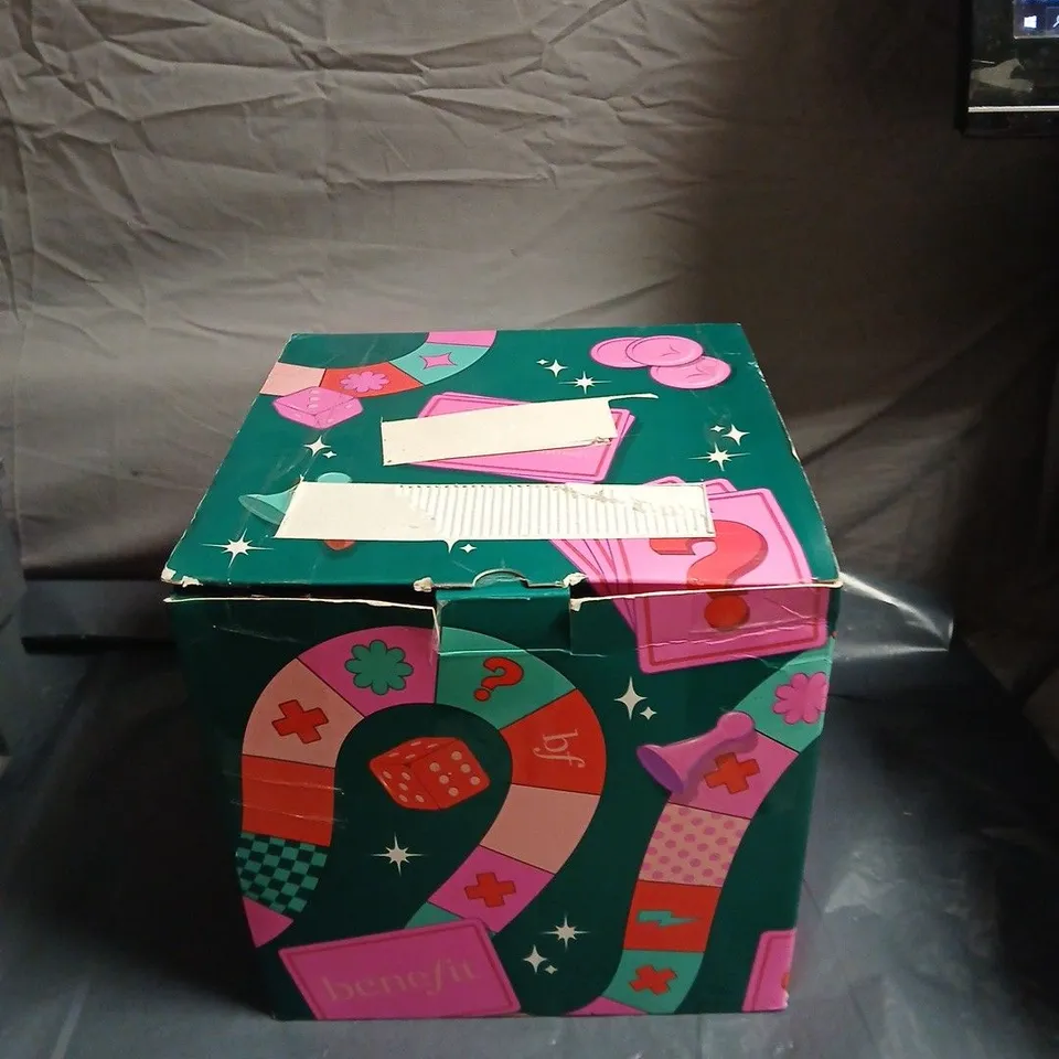 Benefit Cosmetics Gift Set -  Gift Box with Miniatures 