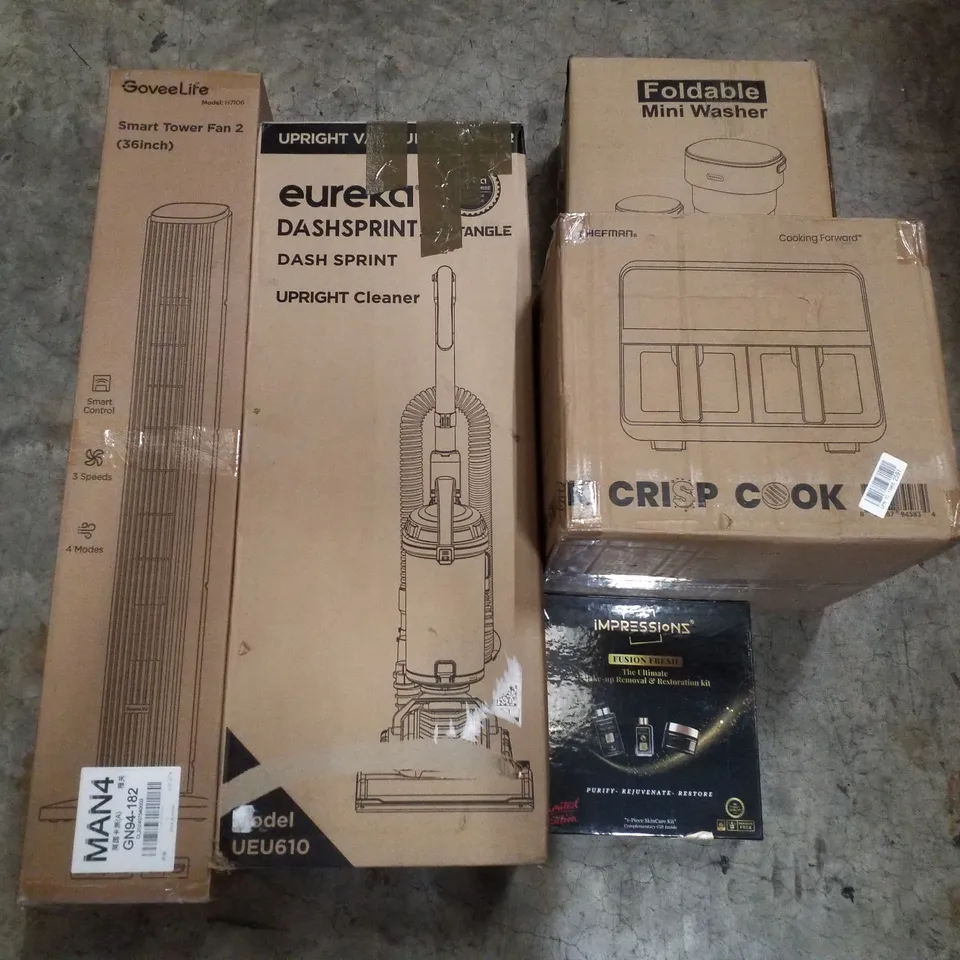 PALLET CONTAINING VARIOUS ASSORTED BOXED HOUSEHOLD ITEMS TO INCLUDE: SMART TOWER FAN, VACUUM CLEANER, FOLDABLE MINI WASHER, DUAL CHAMBER AIR FRYER AND LOTS MORE UNMARKED BOXED ITEMS 