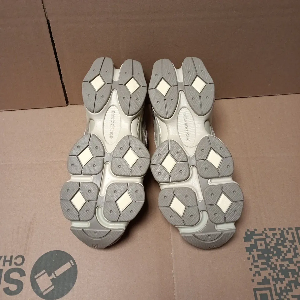 NEW BALANCE RUNNING TRAINERS IN NATURAL - UK 5