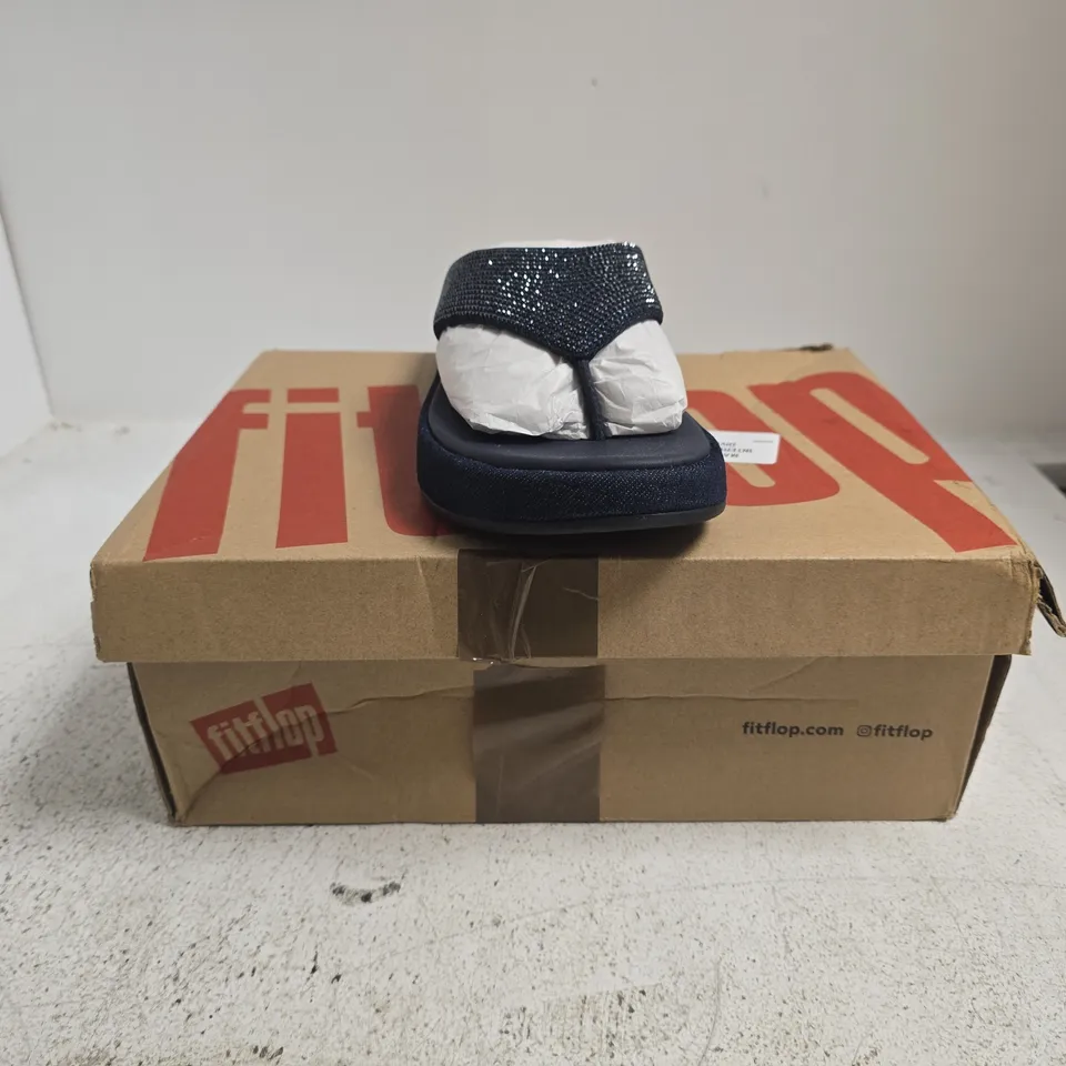 BOXED PAIR OF FITFLOP F-MODE TOE POST PLATFORM SANDALS IN DENIM BLUE SIZE UK 5
