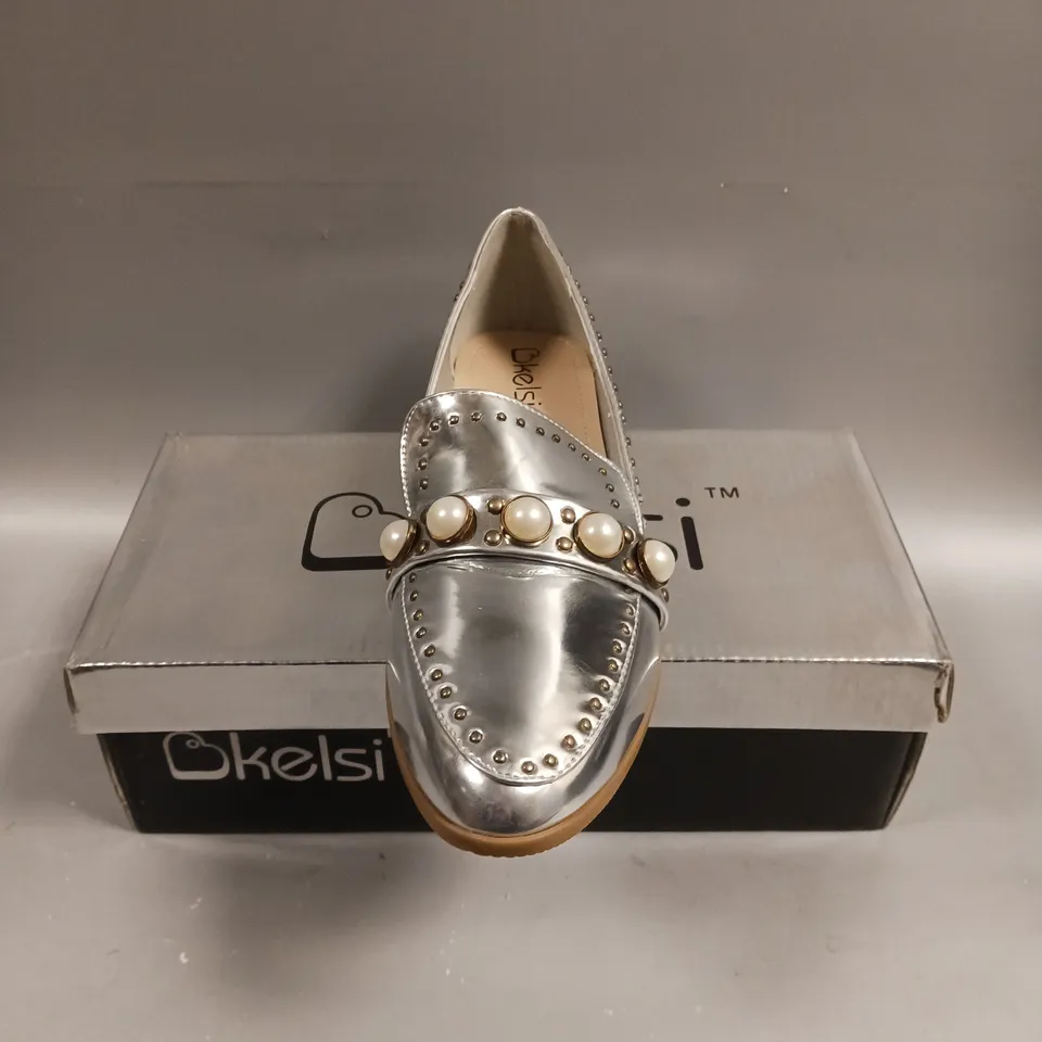 BOXED PAIR OF KELSI SLIP ON LOW HEEL SHOES IN SILVER - 8