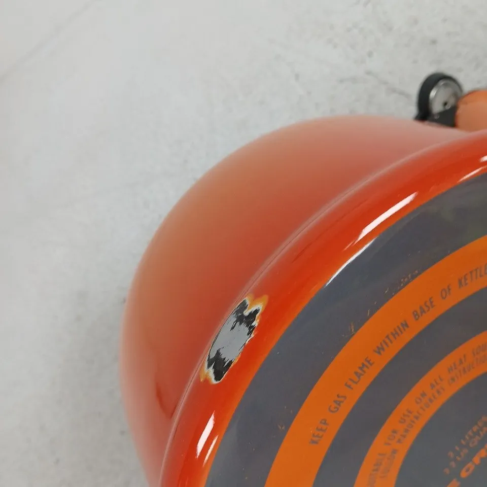 LE CREUSET KETTLE – ORANGE ENAMEL, 2.1L CAPACITY