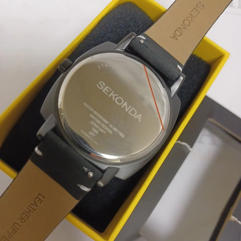 BOXED SEKONDA GENTS SQUARE CASE WATCH WITH GENUINE LEATHER STRAP - BLACK