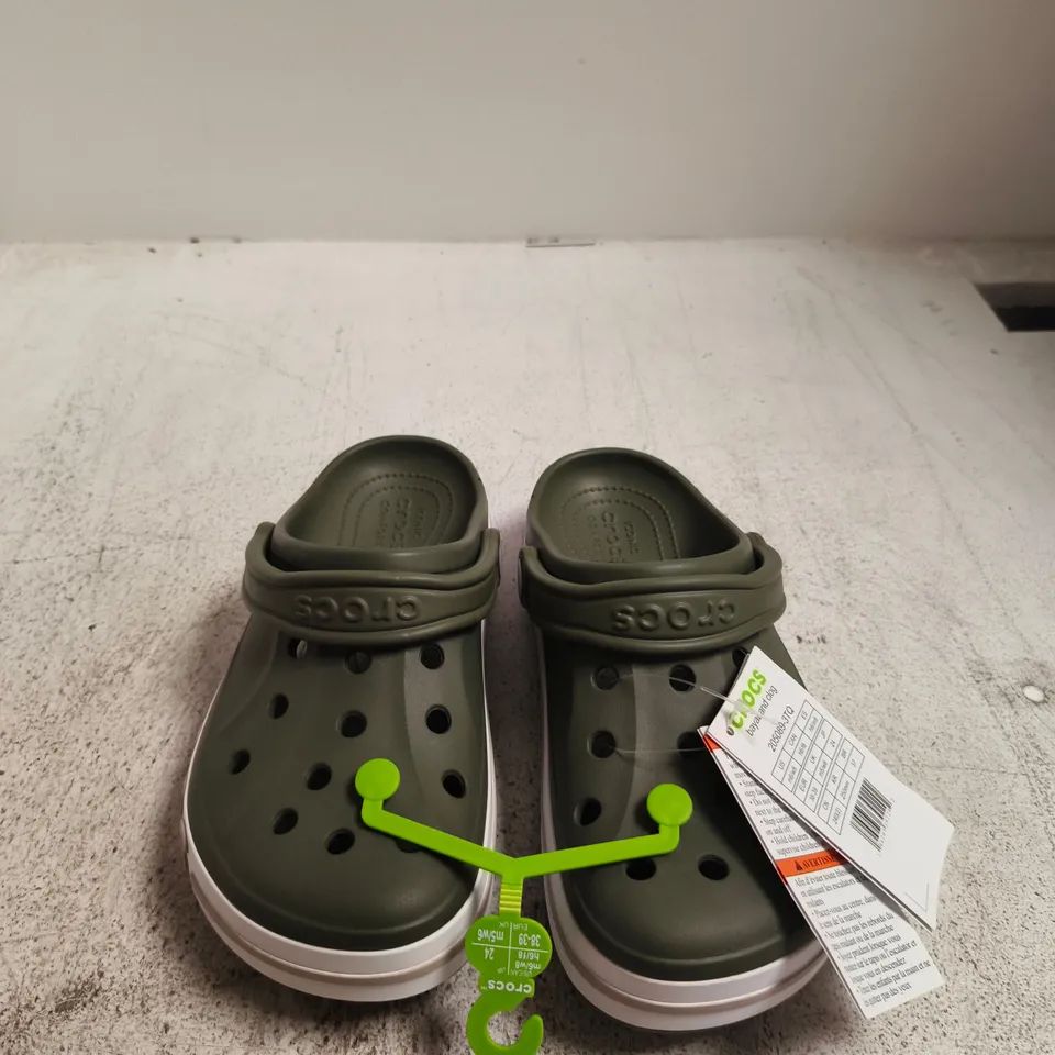 CROCS CLASSIC CLOGS – SIZE M5 / W6