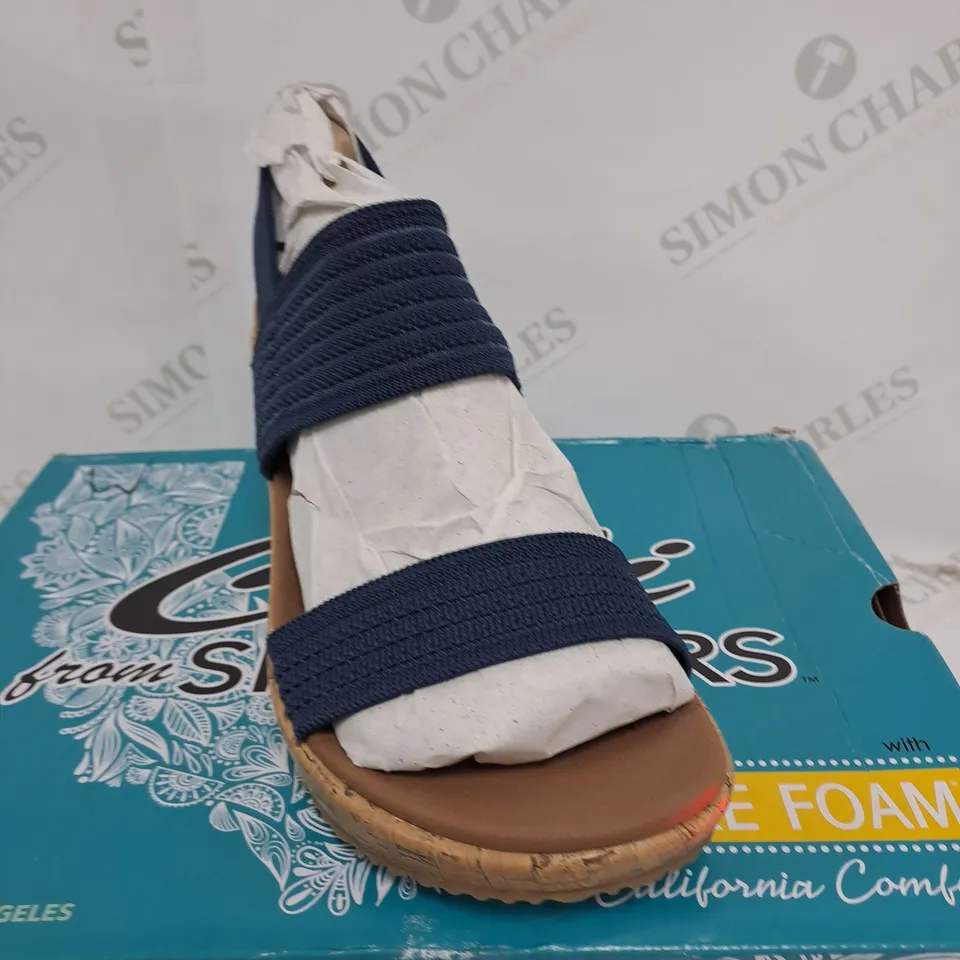 BOXED SKETCHERS BEVERLEE NAVY SANDALS SIZE 5