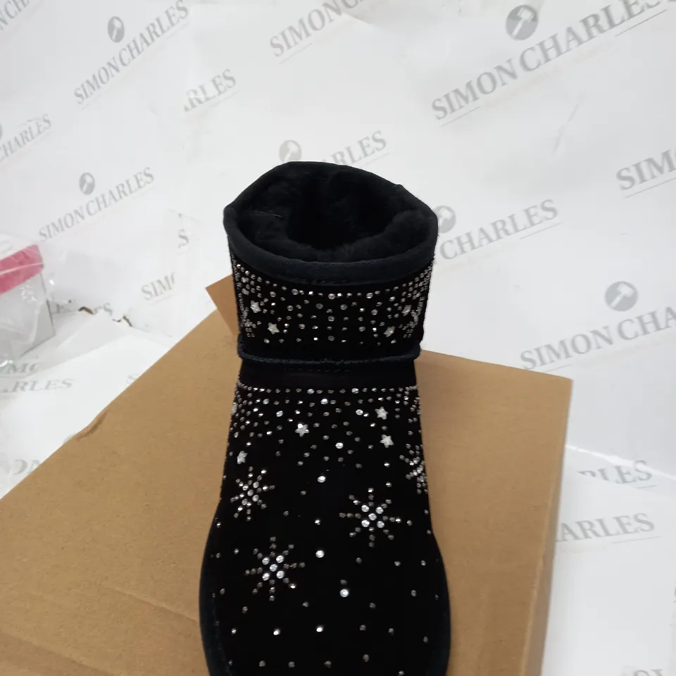 BOXED PAIR OF BONOVA SHOES