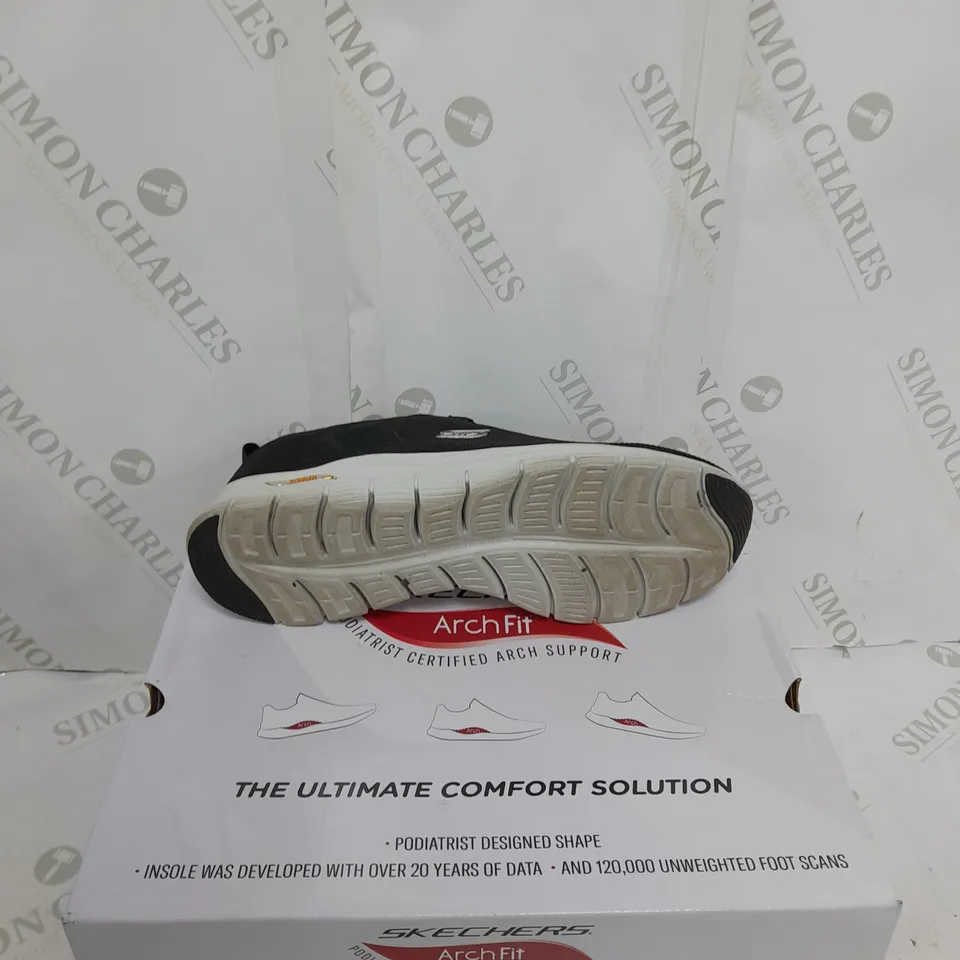 BOXED PAIR OF SKETCHERS LACELESS BLACK TRAINERS SIZE 8