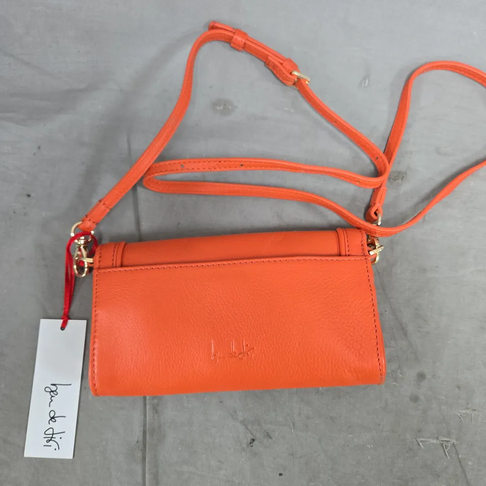 BEN DE LISI ORANGE LEATHER CROSSBODY BAG 