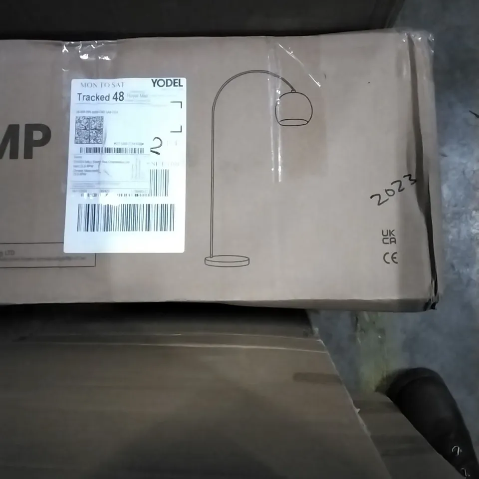 BOXED LIGHTS IN FLOOR LAMP 