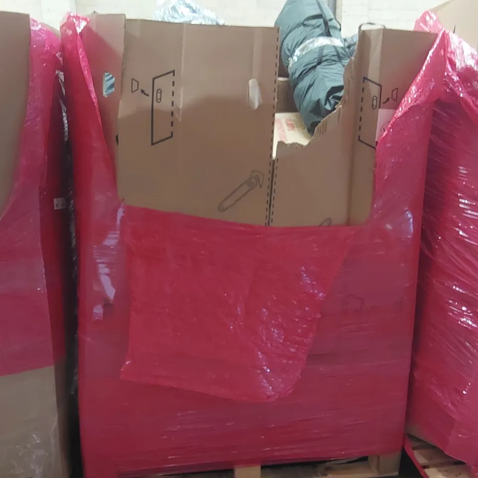 PALLET OF ASSORTED ITEMS INCLUDING: TENTS, BADMINTON RACKETS, PLATE BATHTUBS ECT