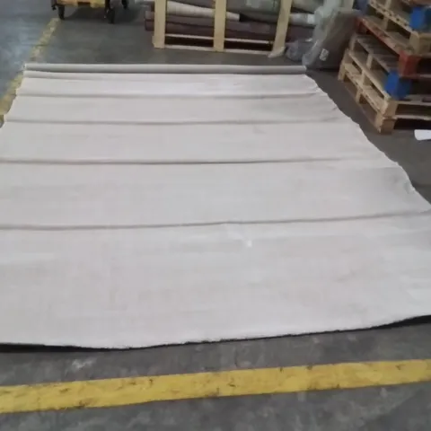 QUALITY DESIGNER AREA RUG - APPROXIMATELY 320X240CM