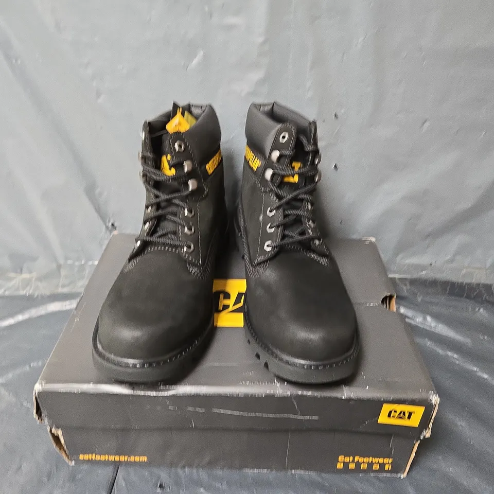 BOXED PAIR OF CAT COLORADO 2.0 BOOTS IN BLACK - UK 8