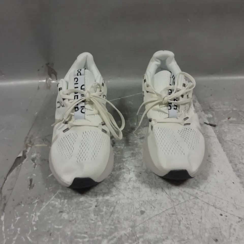 UNBOXED PAIR OF CLOUDSURFER CLOUDTECPHASE OFF WHITE UK 8 