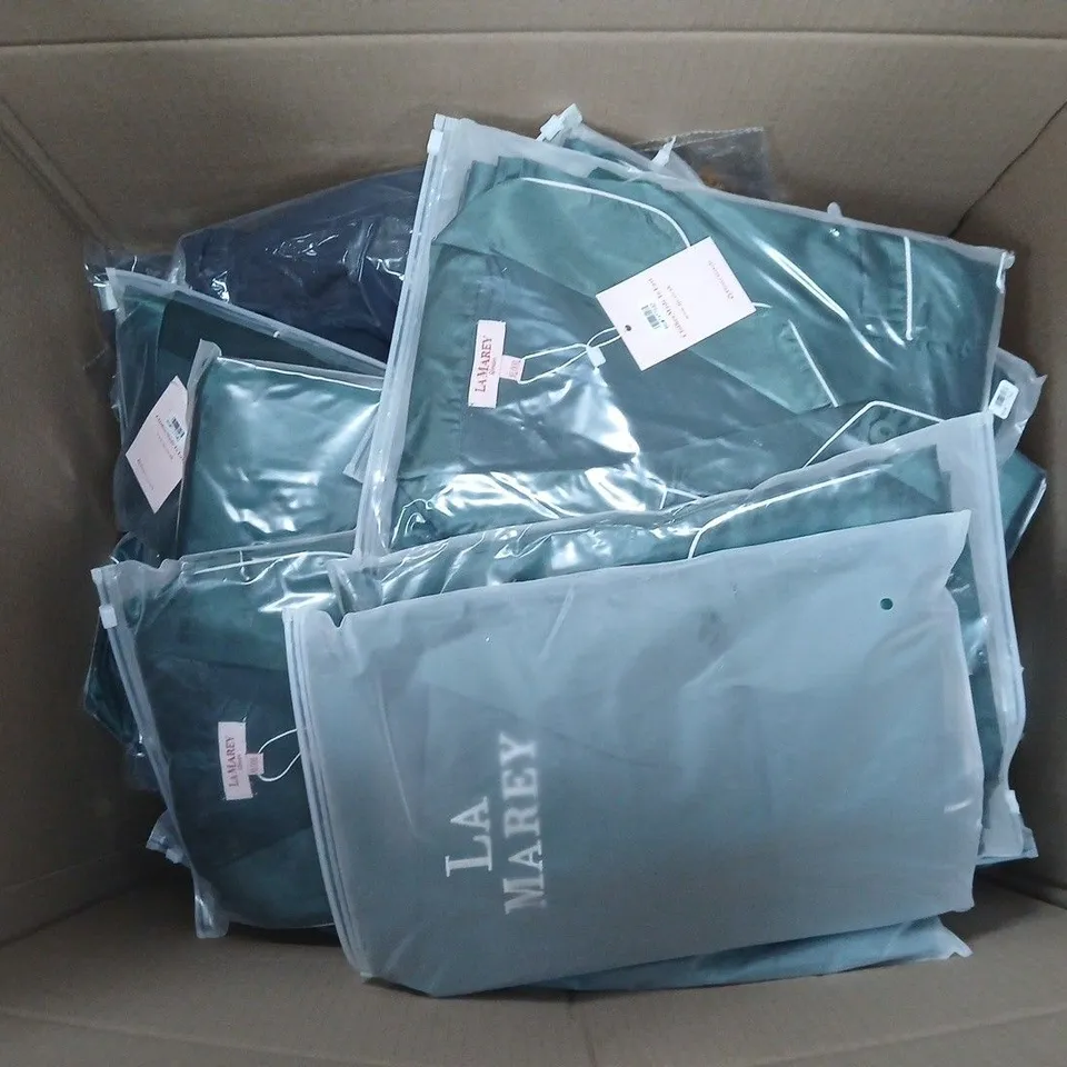 LARGE BOX OF ASSORTED CLOTHING ITEMS IN VARIOUS COLOURS, STYLES AND SIZES 