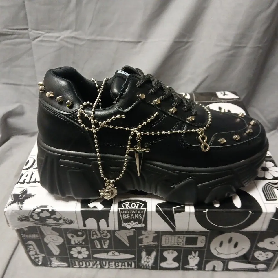 BOXED UK4 KOI JINX MYSTIC CHARM TRAINERS – BLACK