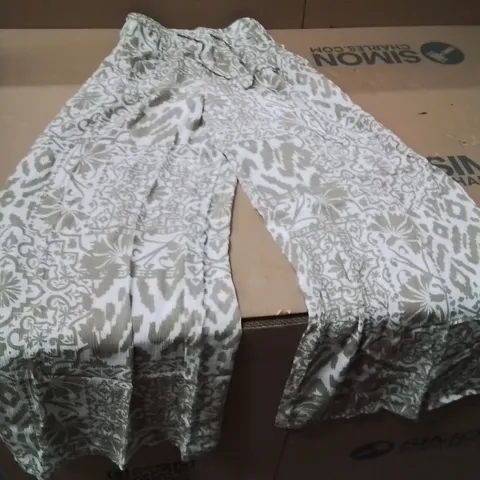 BOXED BRAND NEW APPROXIMATELY 16 JD WILLIAMS CRINKLE PALAZZO TROUSERS TAUPE SIZE 8