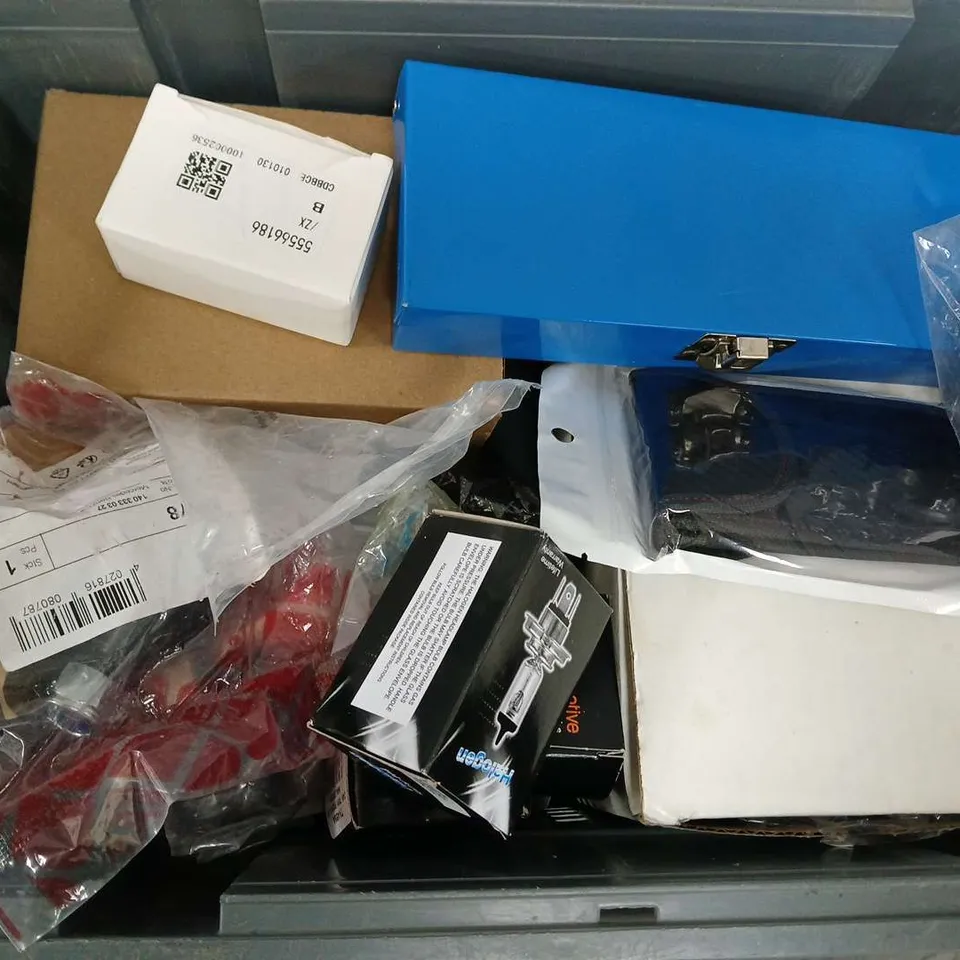 APPROXIMATELY 10 ASSORTED VEHICLE PARTS & ACCESORIES TO INCLUDE HEADLAMP, SOCKET WRENCH, BALL JOINT, ETC