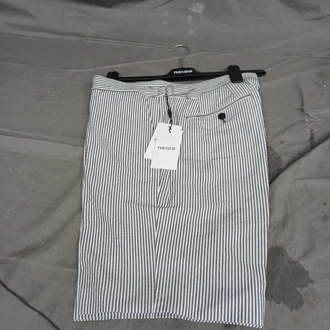 REISS SAIL-PINSTRIPE SEERSUCKER SHORTS IN NAVY/WHITE SIZE 32"