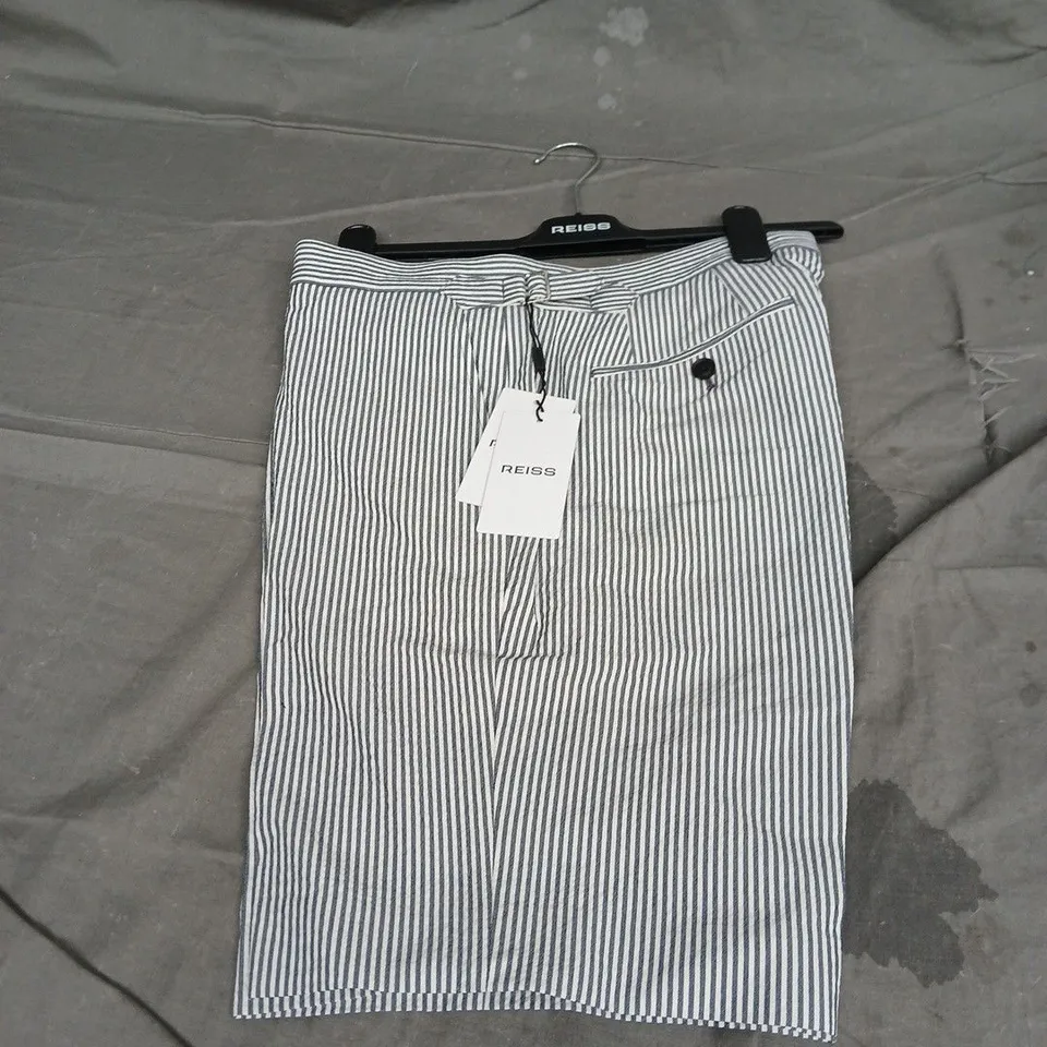 REISS SAIL-PINSTRIPE SEERSUCKER SHORTS IN NAVY/WHITE SIZE 32"
