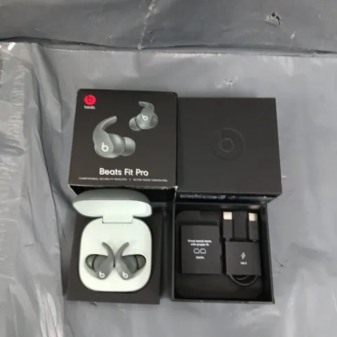 BOXED BEATS FIT PRO - GREY 