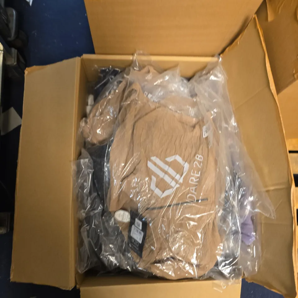 BOX OF APPROXIMATELY 15 ASSORTED BRAND NEW REGATTA ITEMS TO INCLUDE: WOMENS NEWHILL HOODIE