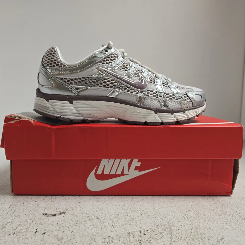 BOXED PAIR OF NIKE P-6000 TRAINERS IN SILVER SIZE UK 2.5
