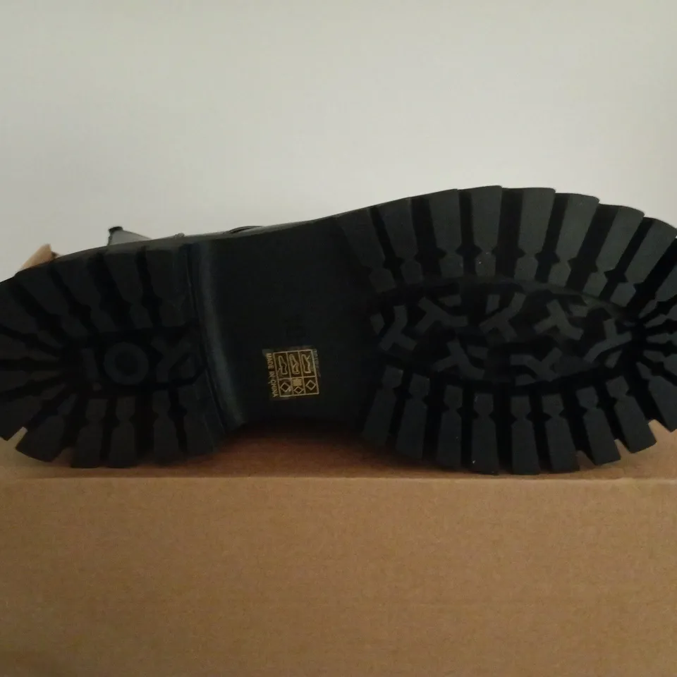 BOXED PAIR OF KOI GIMLI BLACK SQUARE TOE LACE UP BOOTS - SIZE 10