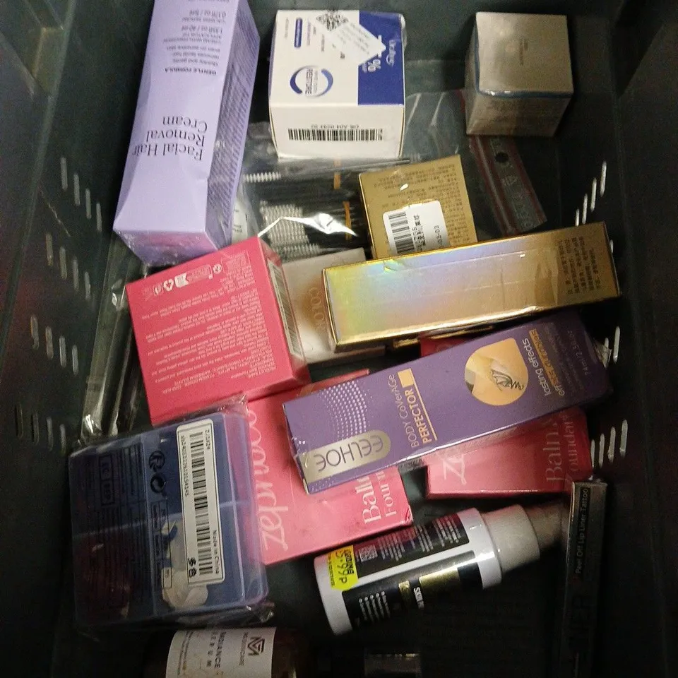 APPROXIMATELY 20 ASSORTED HEALTH & BEAUTY PRODUCTS TO INCLUDE CANTU HAIR CUSTARD, WILD DEODORANT REFILLS, THE WHAT SUPP BEAUTY PATCHES, ETC
