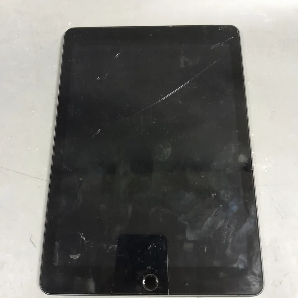 APPLE IPAD 6 TABLET 