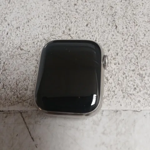 APPLE WATCH SERIES 8– ALUMINIUM CASE, BLACK SPORTS BAND
