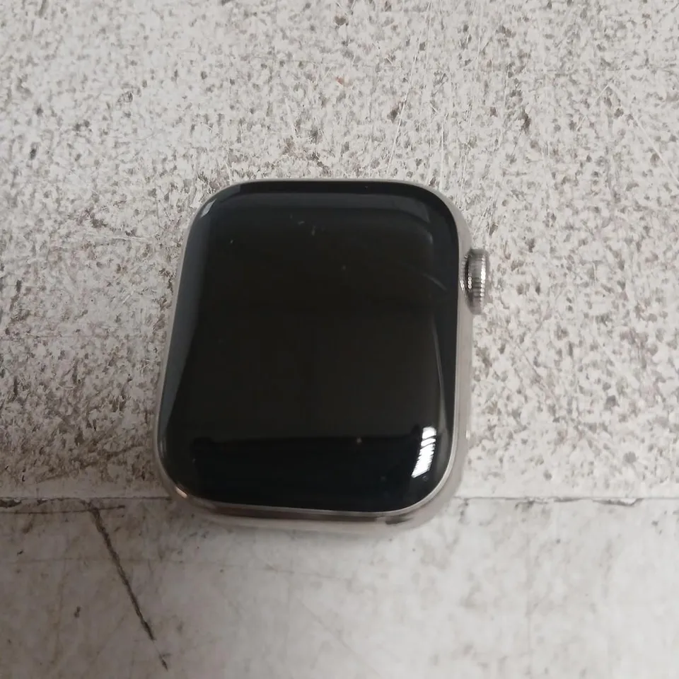 APPLE WATCH SERIES 8– ALUMINIUM CASE, BLACK SPORTS BAND