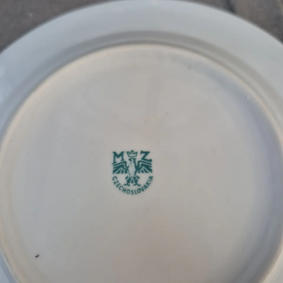 SET OF 8 PORCELAIN DESSERT PLATES WITH BLUE FLORAL PATTERN AND GILT RIMS (MZ MARK, CZECHOSLOVAKIA)