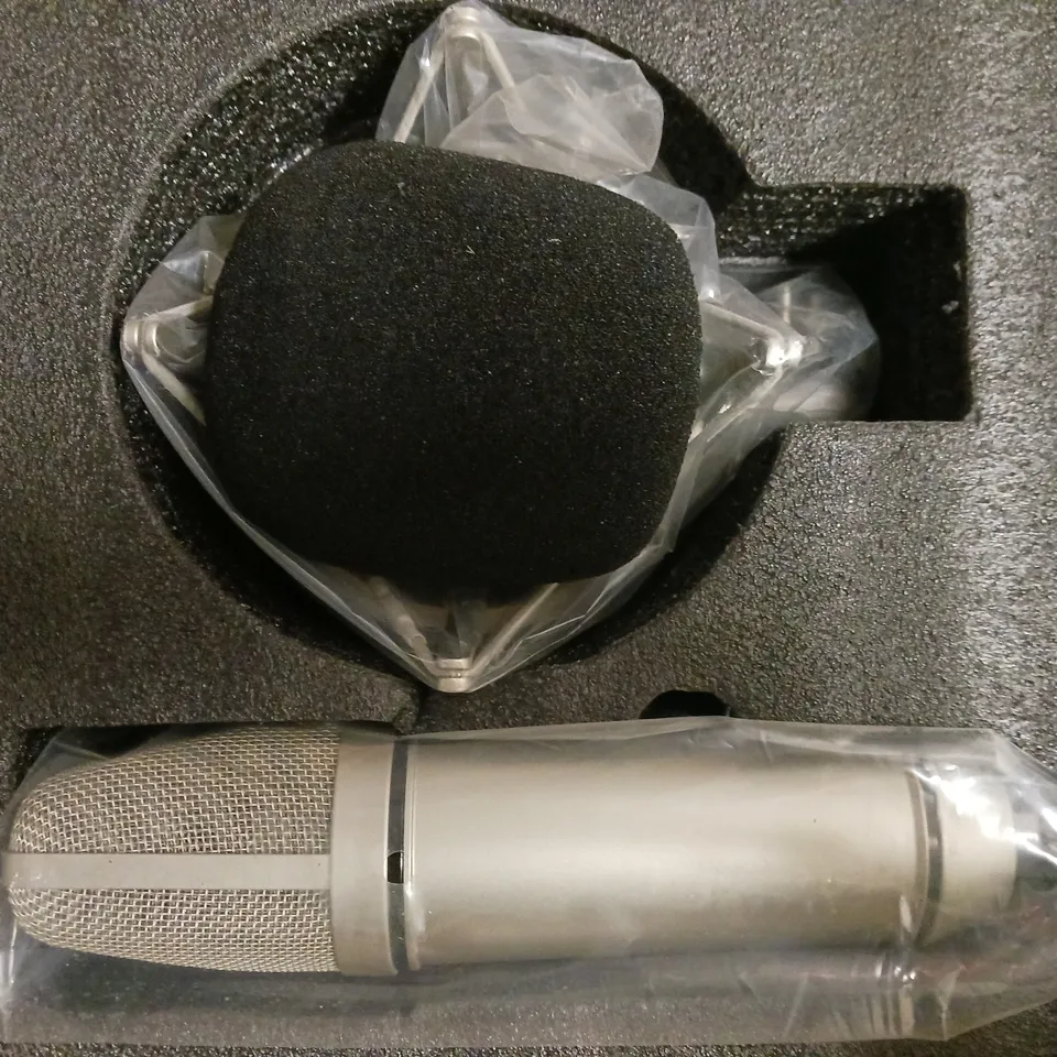 BOXED UNBRANDED PROFESSIONAL CONDENSER MICROPHONE