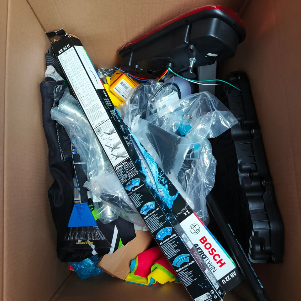 BOX OF APPROXIMATELY 20 ASSORTED CAR PARTS 
