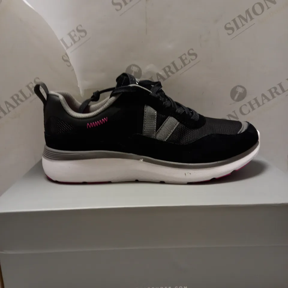 VIONIC AYSE BLACK TRAINERS - SIZE 6.5