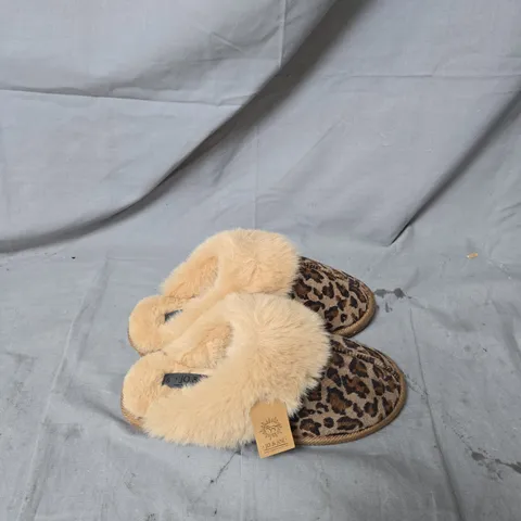 JO & JOE LEOPARD PRINT FAUX FUR SLIPPERS β UK 6