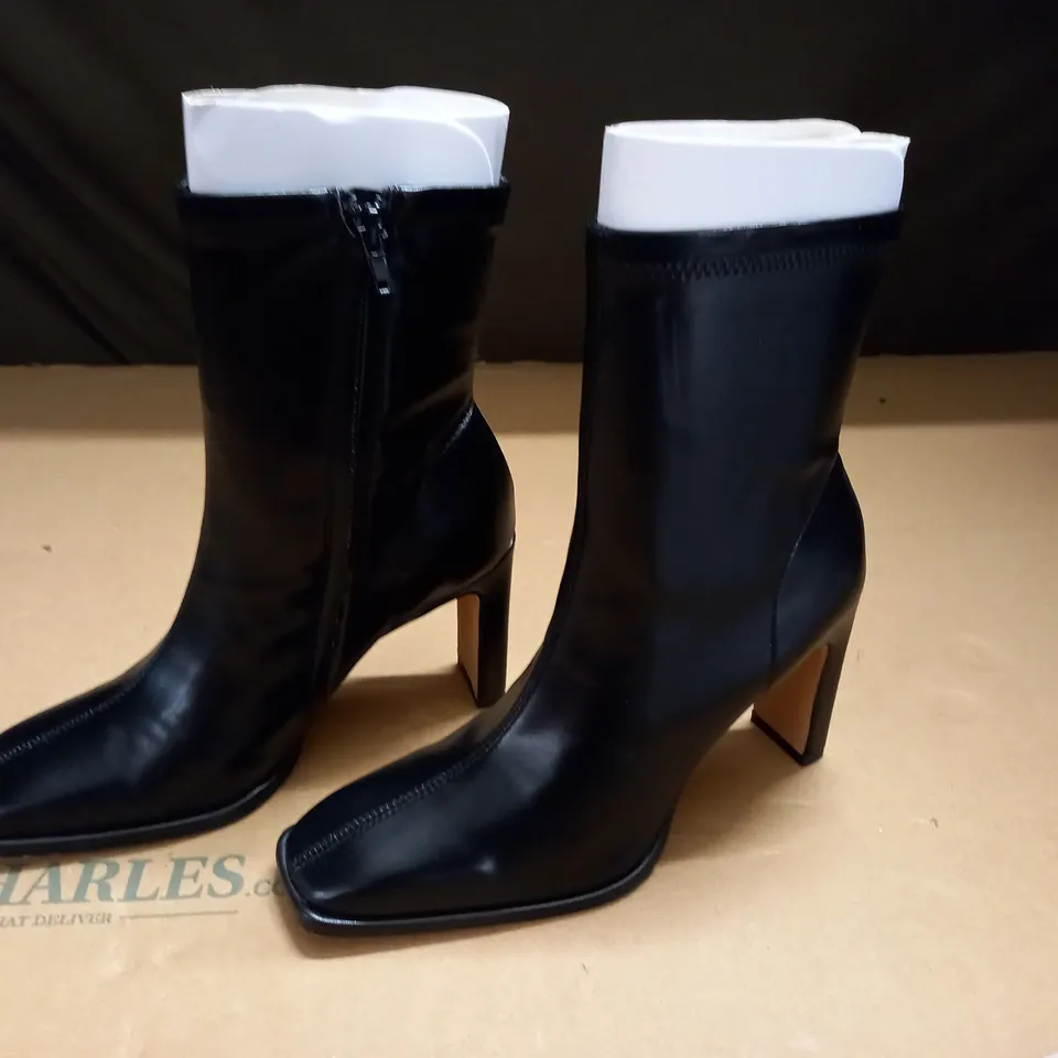 PAIR OF NA-KD ANKLE BOOTS IN BLACK - EU 38