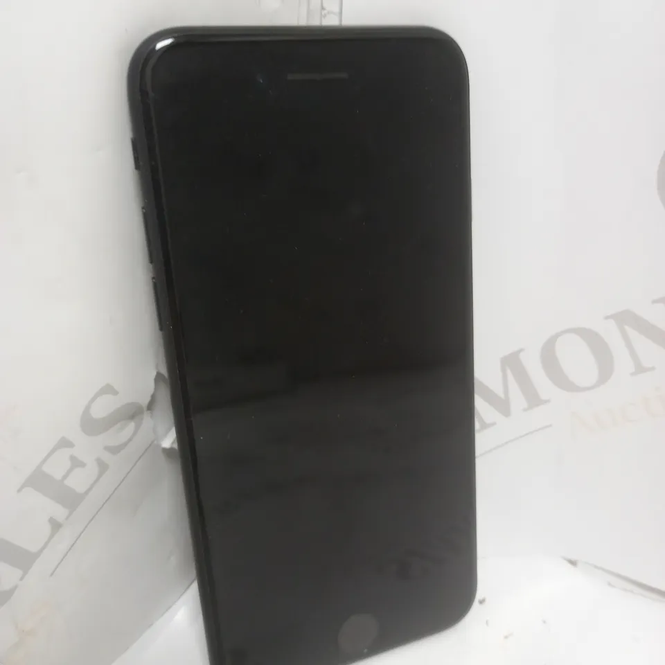 BOXED IPHONE SE SMARTPHONE IN BLACK 